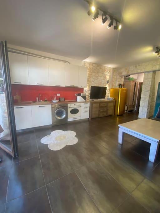 Frenki Apartment By The Sea Сивири Екстериор снимка